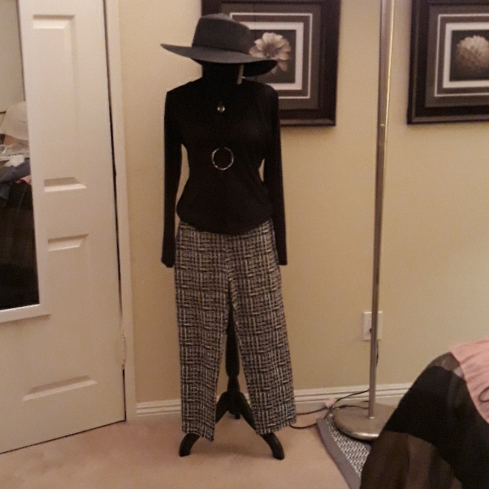 Blk/Wht pull on Pants - Picture 4 of 4